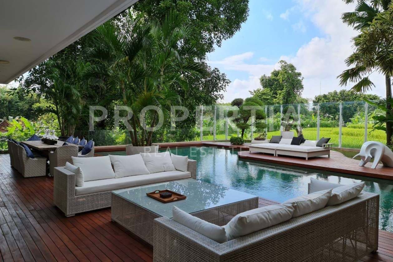 Stunning 4-Bedroom Villa with Expansive Rice Field Views in Kerobokan