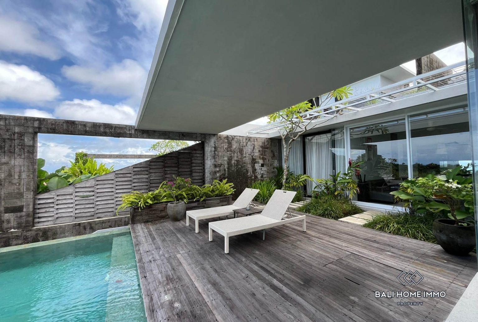 2-bedroom freehold villa in Uluwatu — photo 1 of 5