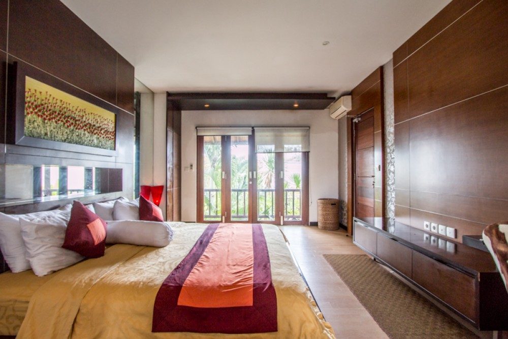 6-bedroom freehold villa in Canggu — photo 3 of 5
