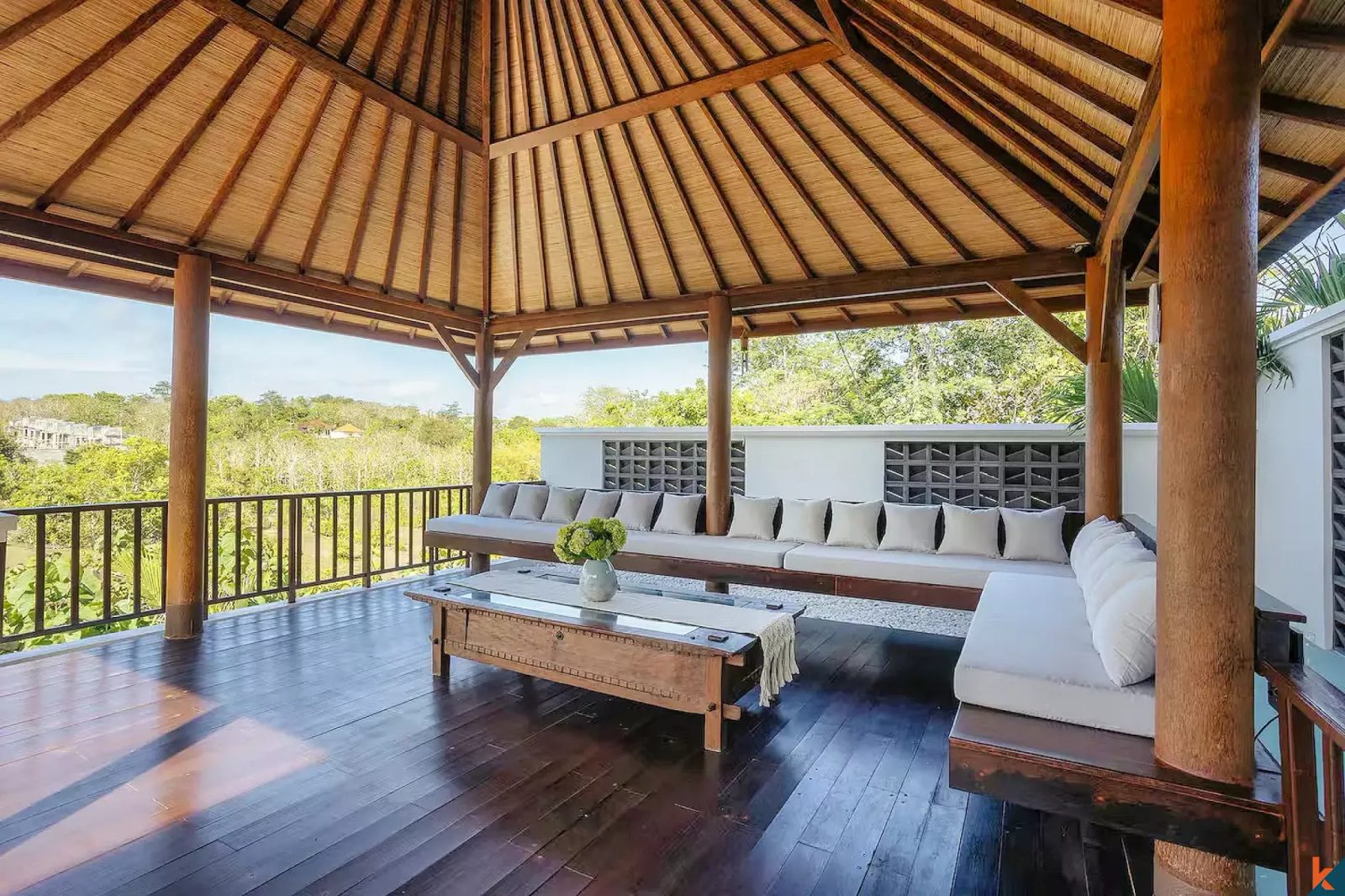 Elegant Three-Bedroom Villa Close to the Beach for Sale in Ungasan