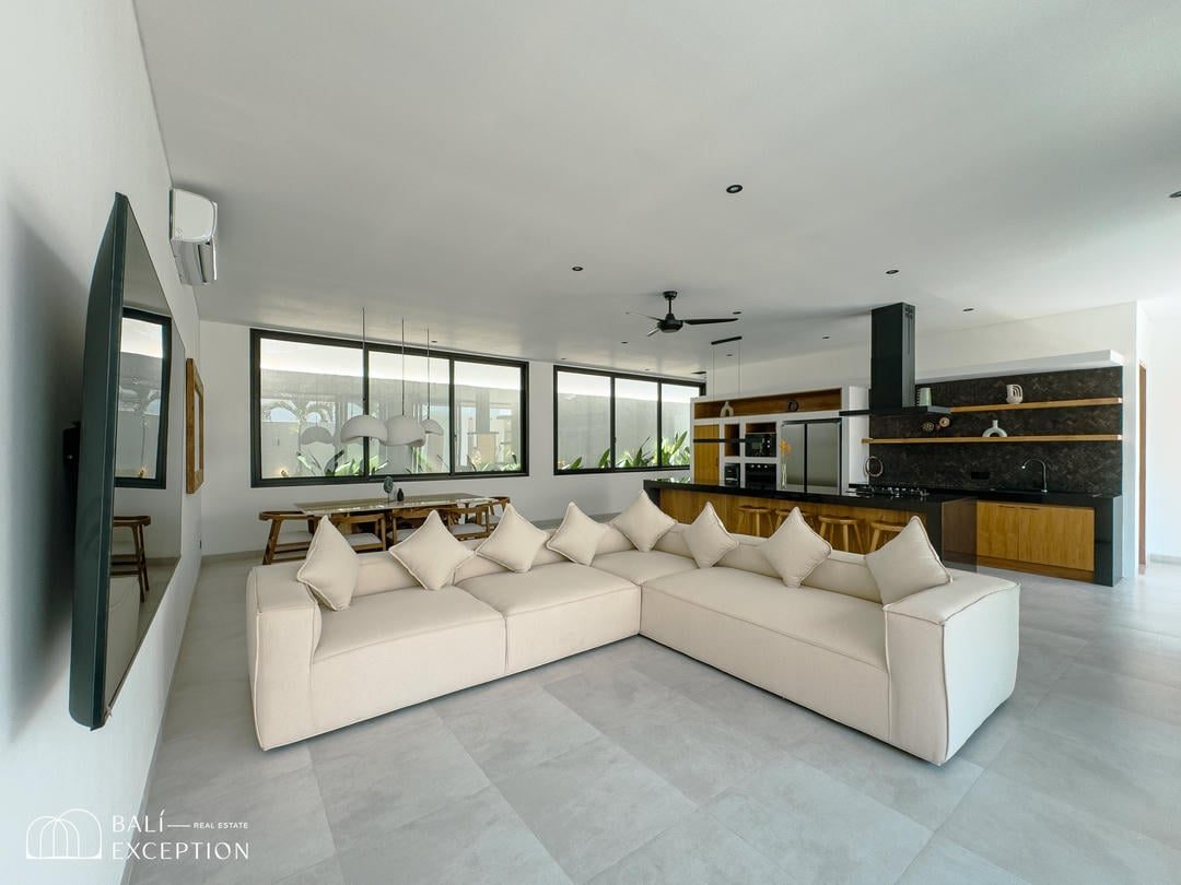 4-bedroom leasehold villa in Pererenan — photo 2 of 5