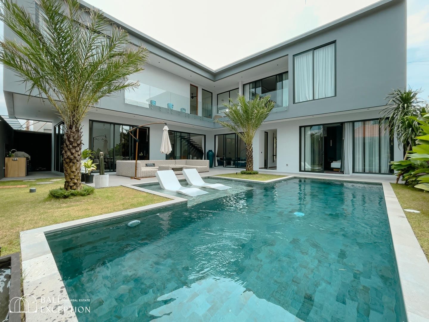 4-bedroom leasehold villa in Kerobokan — photo 1 of 5