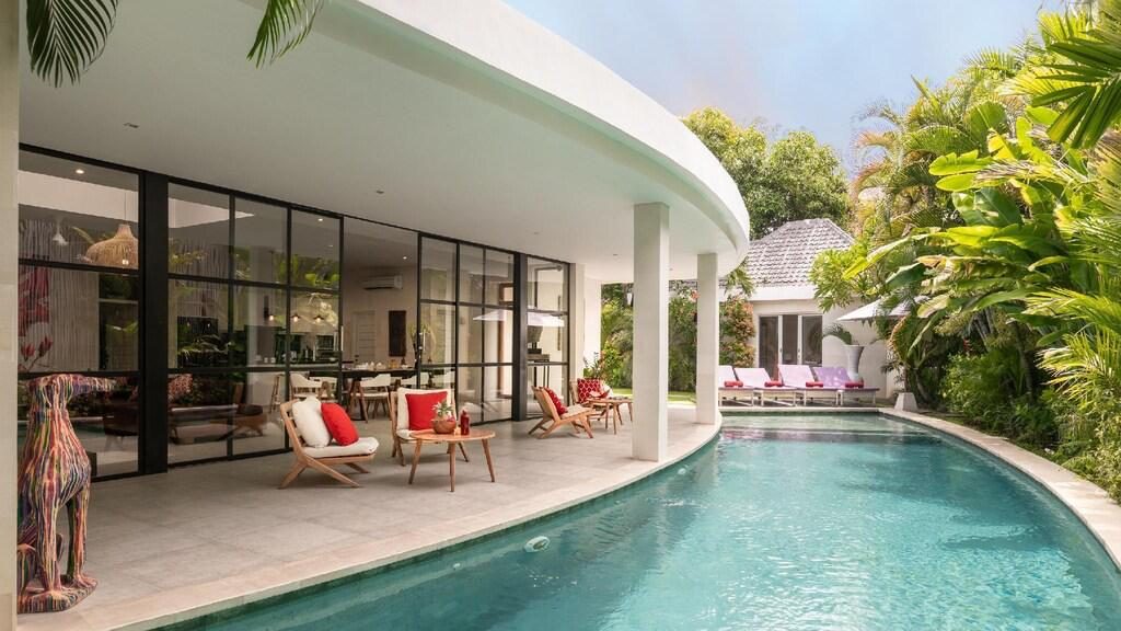 4-bedroom leasehold villa in Seminyak — photo 1 of 5