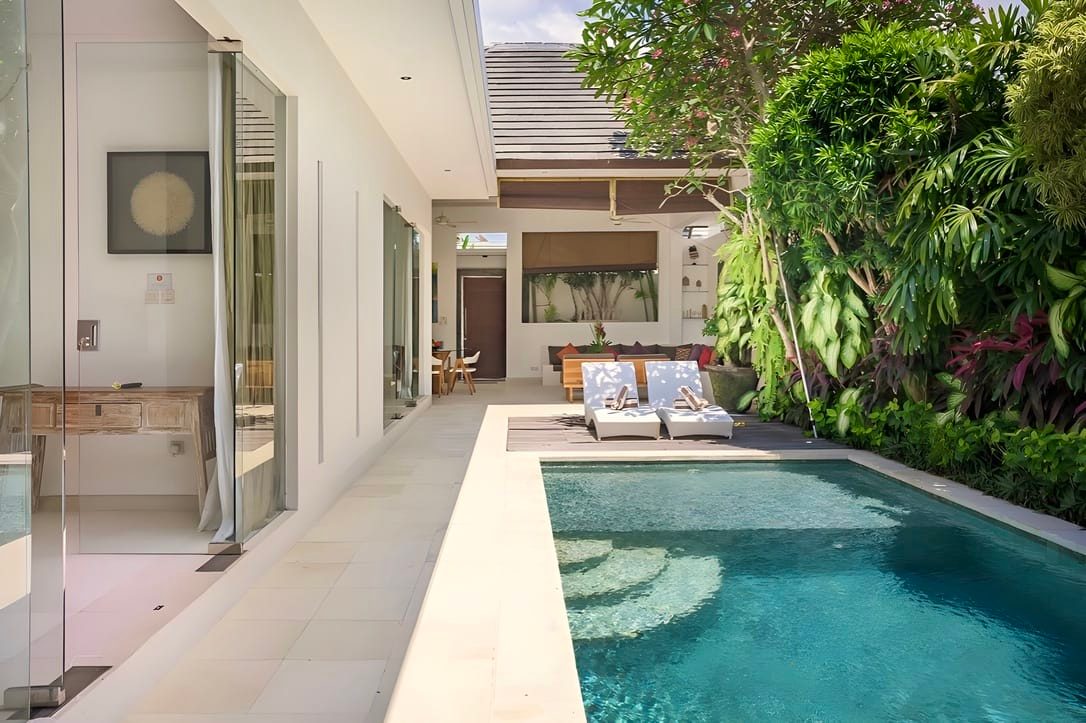 Modern Tropical 2 Bedrooms Villa for Sale Leasehold in Seminyak Be-2080