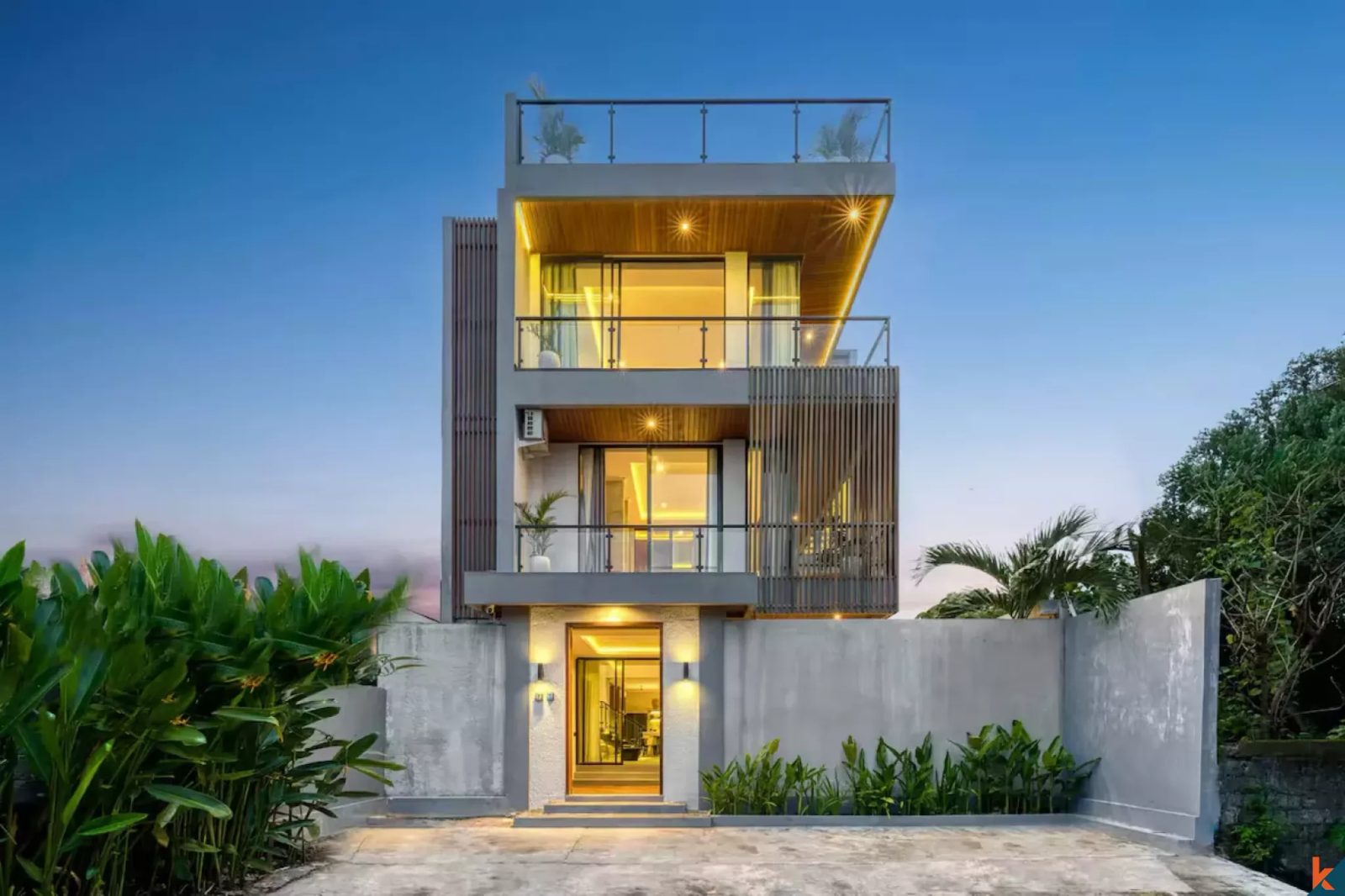 New four bedroom industrial and modern freehold villa in Umalas I