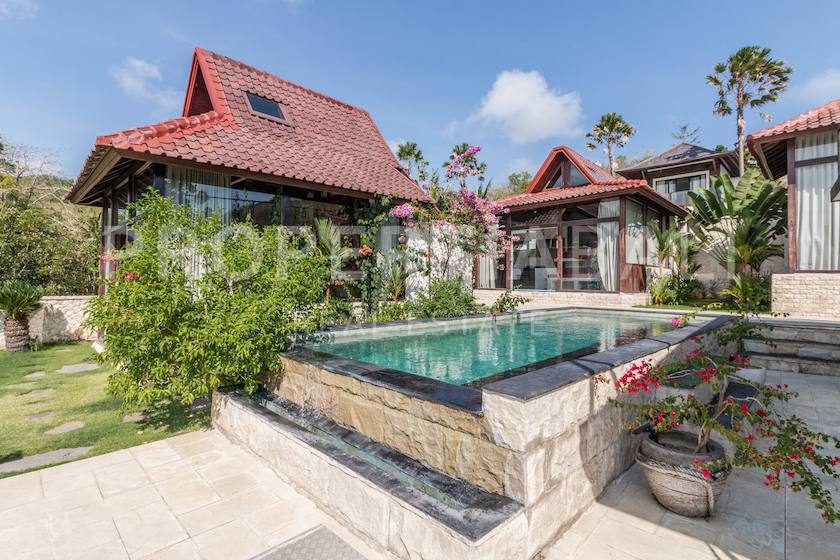 4-bedroom leasehold villa in Bingin — photo 1 of 5