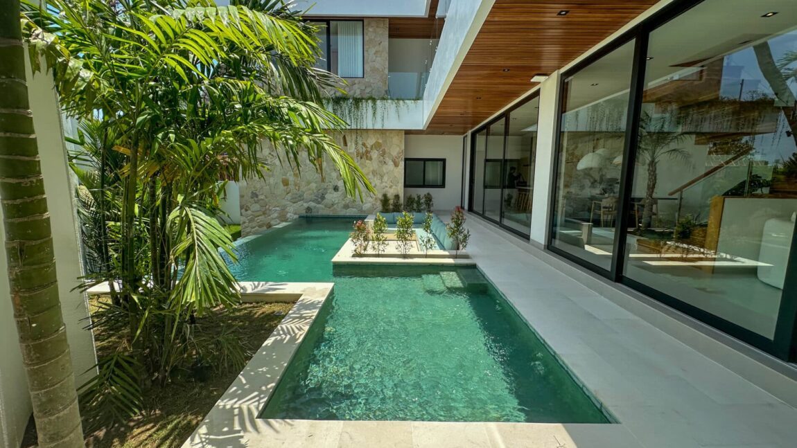 4-bedroom leasehold villa in Pererenan — photo 1 of 5