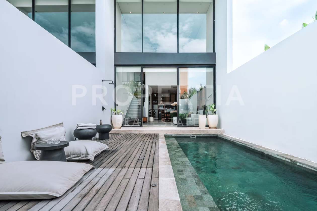 Contemporary Coastal Townhouse in the heart of Bingin