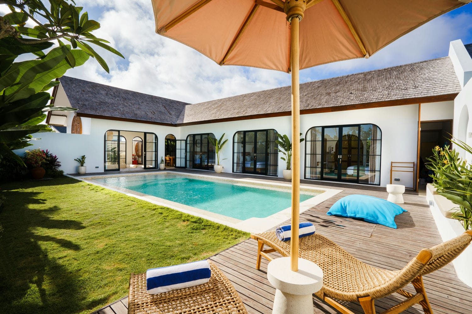 Spacious Tropical 3-Bedroom Villa with Lush Private Garden in Uluwatu
