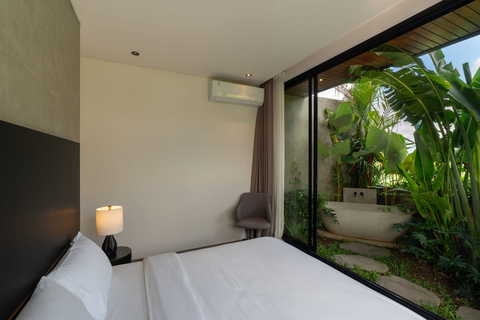 4-bedroom freehold villa in Canggu — photo 4 of 5