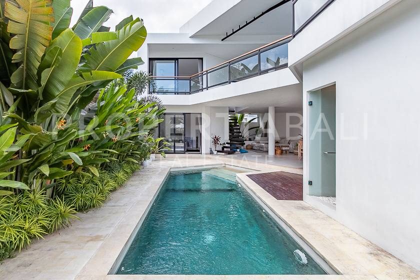 Modern Minimalist Villa in Tumbak Bayuh