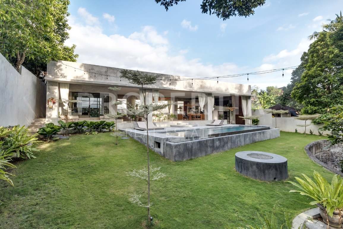 Exceptional Modern industrial design Villa in the heart of Pererenan