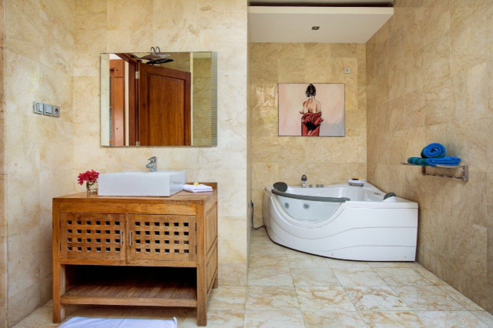 3-bedroom freehold villa in Bingin — photo 4 of 5