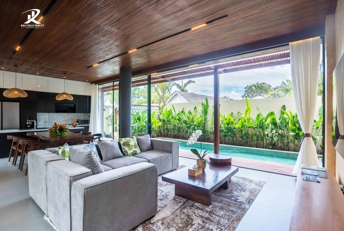 Stunning 4 Bedroom Villa for Sale Freehold in Bali Berawa