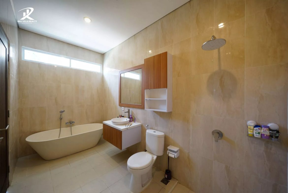 4-bedroom freehold villa in Canggu — photo 4 of 4