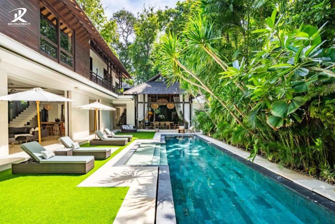 5-bedroom freehold villa in Seminyak — photo 1 of 4