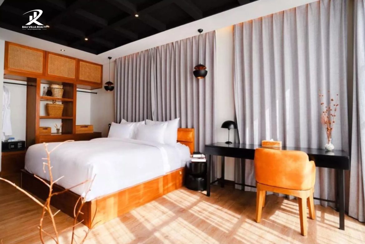 Prime 3BR Modern Villa in Canggu: Secure Leasehold Investment Steps from the Beach with Private Pool & Luxury Designer Interiors