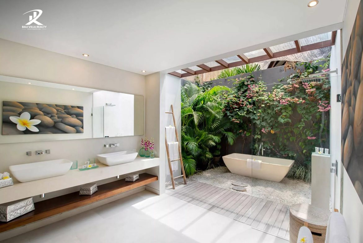 4-bedroom leasehold villa in Seminyak — photo 4 of 4