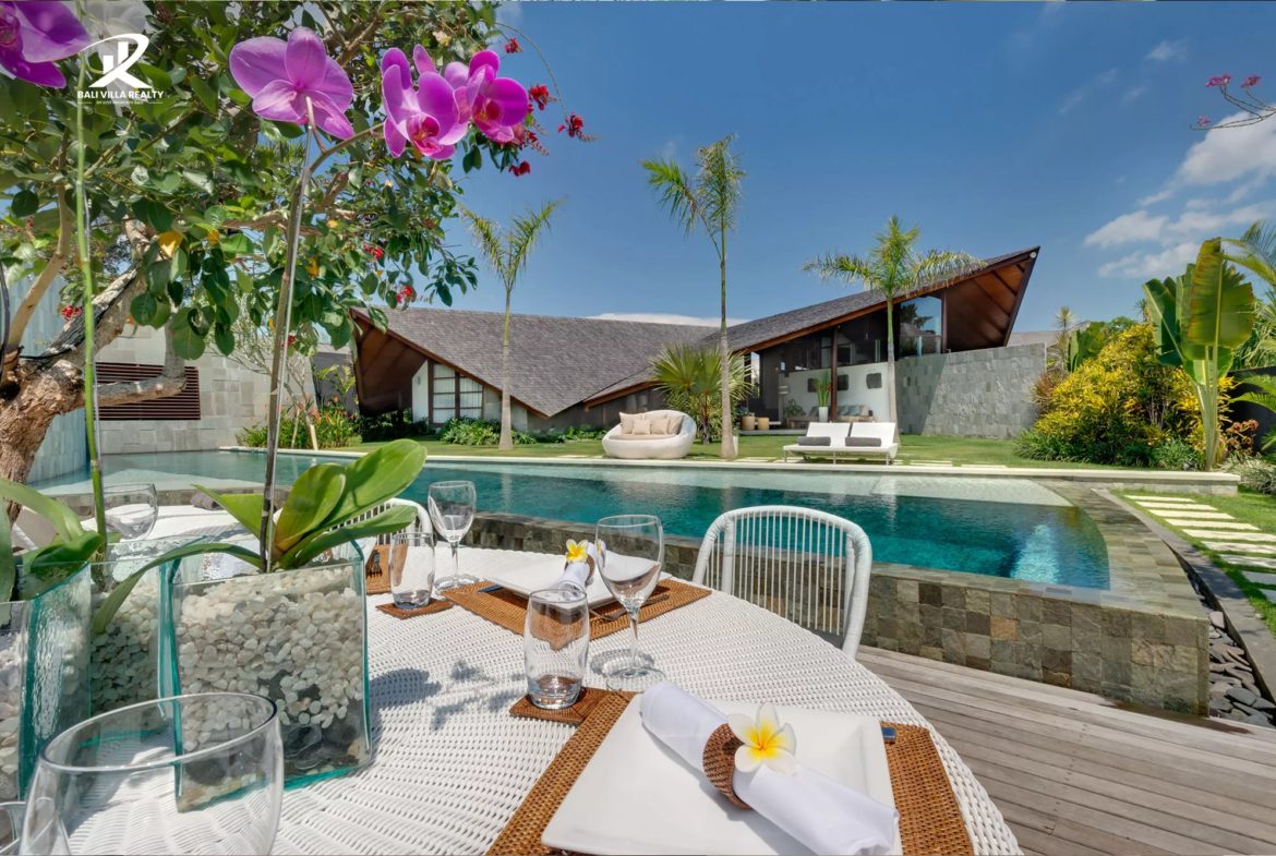 4-bedroom leasehold villa in Seminyak — photo 2 of 4