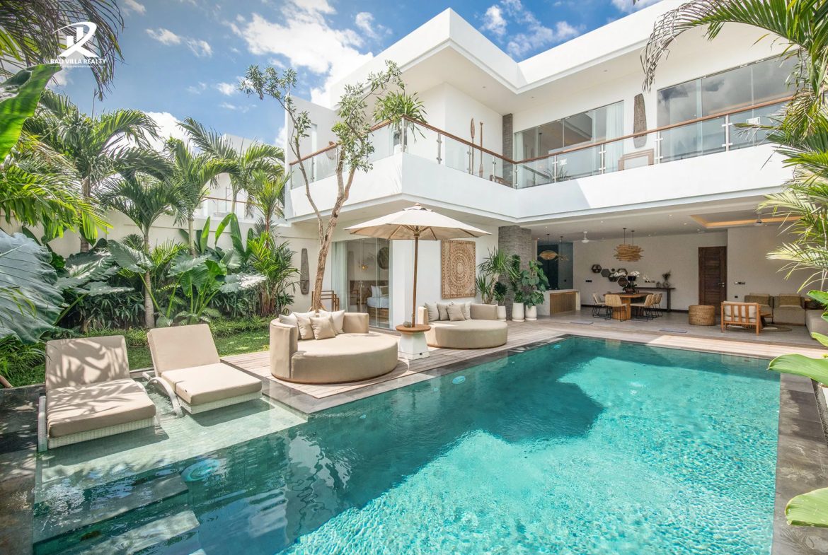 4-bedroom leasehold villa in Canggu — photo 1 of 4