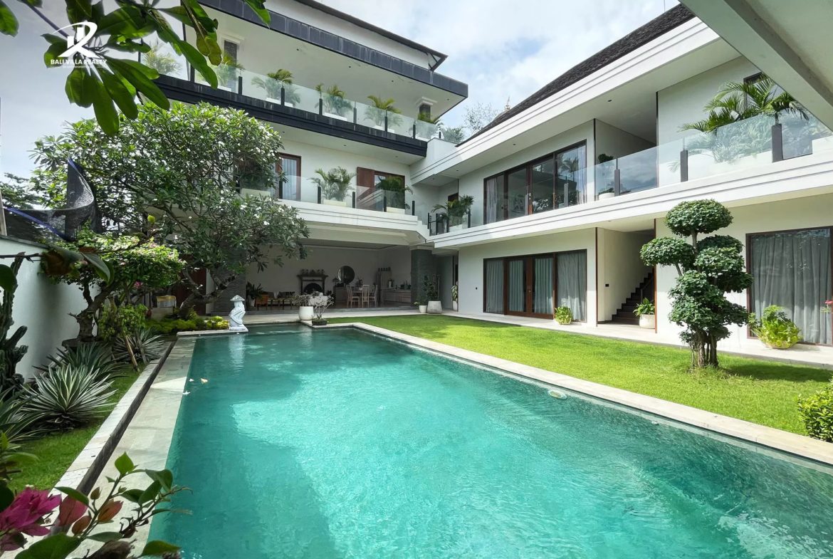 7-bedroom freehold villa in Canggu — photo 1 of 4