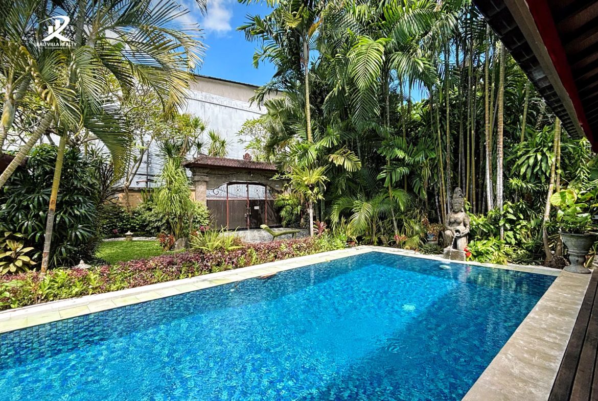 4-bedroom freehold villa in Seminyak — photo 2 of 4