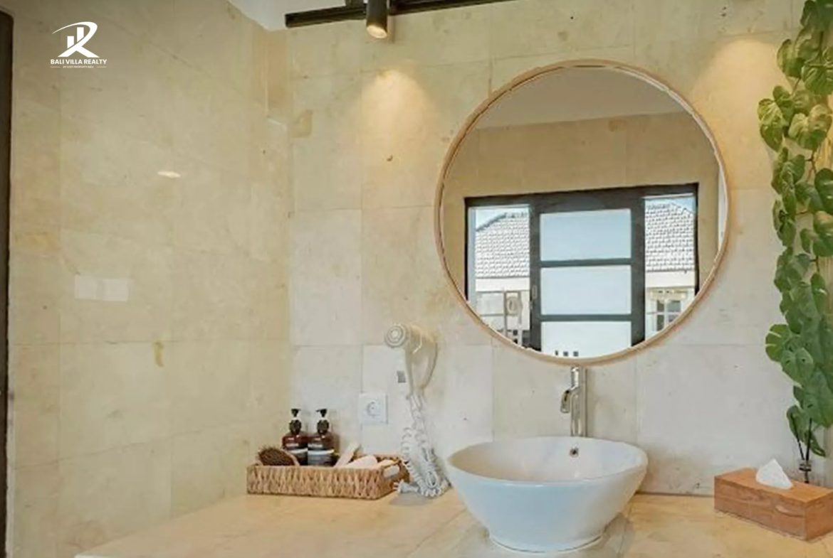 4-bedroom freehold villa in Kerobokan — photo 5 of 5