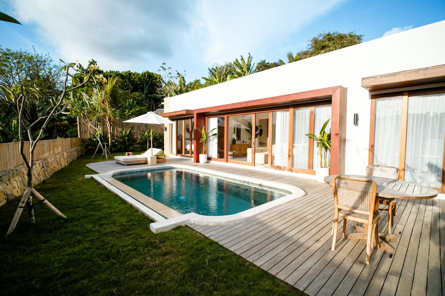 2-bedroom freehold villa in Lombok — photo 1 of 5