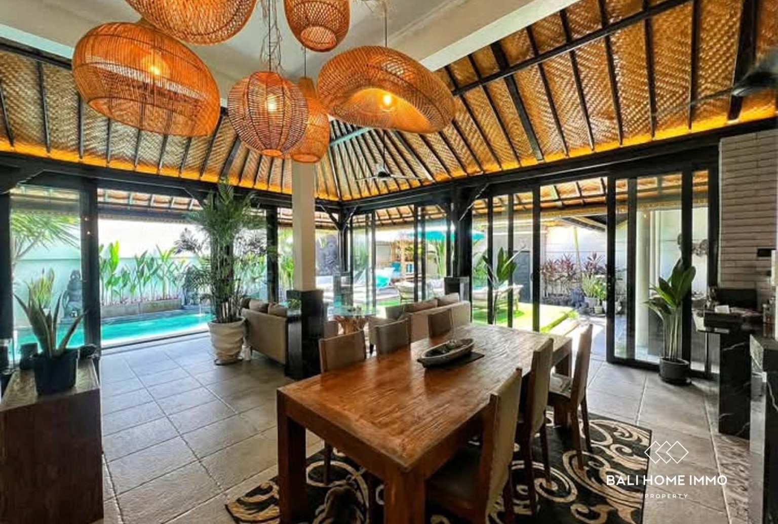 4-bedroom leasehold villa in Seminyak — photo 4 of 5