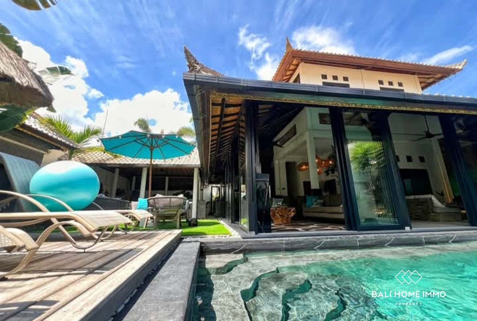 4-bedroom leasehold villa in Seminyak — photo 1 of 5