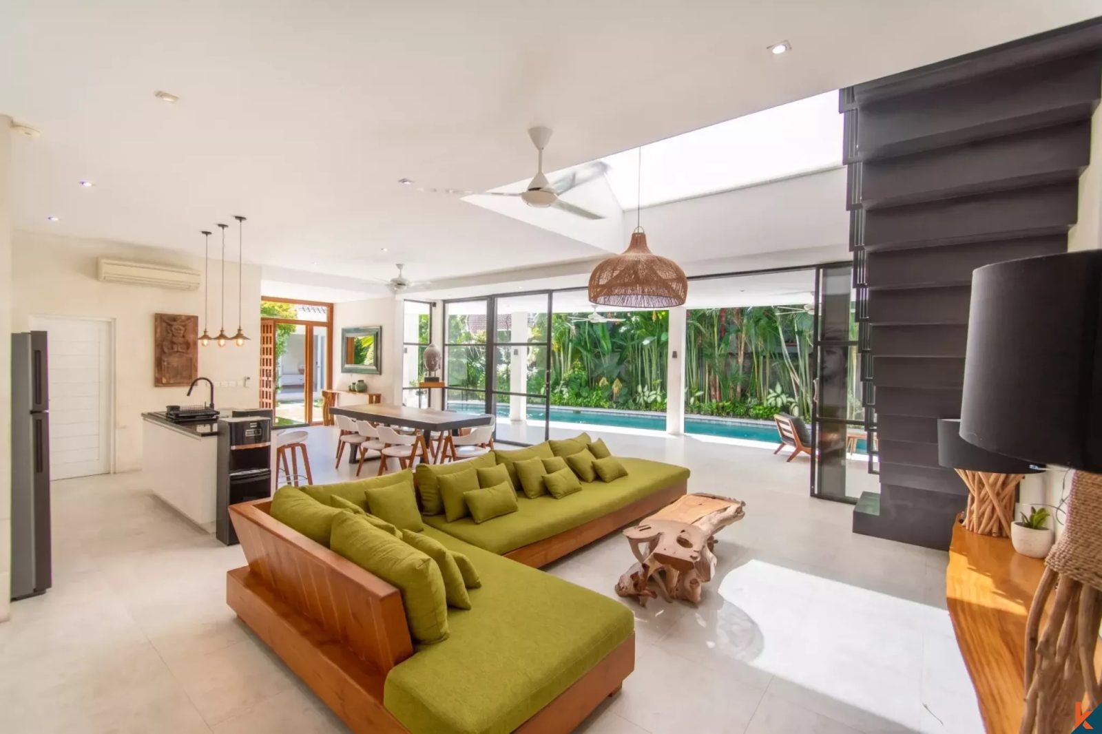 4-bedroom leasehold villa in Seminyak — photo 4 of 5