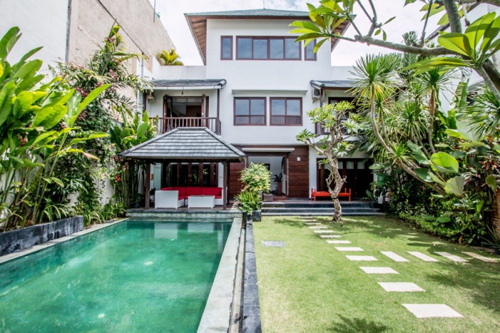 6-bedroom freehold villa in Canggu — photo 1 of 5