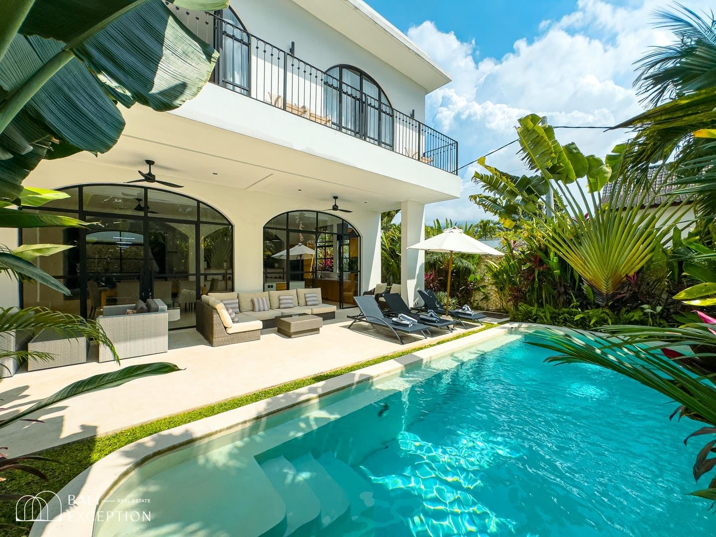 5-bedroom leasehold villa in Canggu — photo 1 of 5