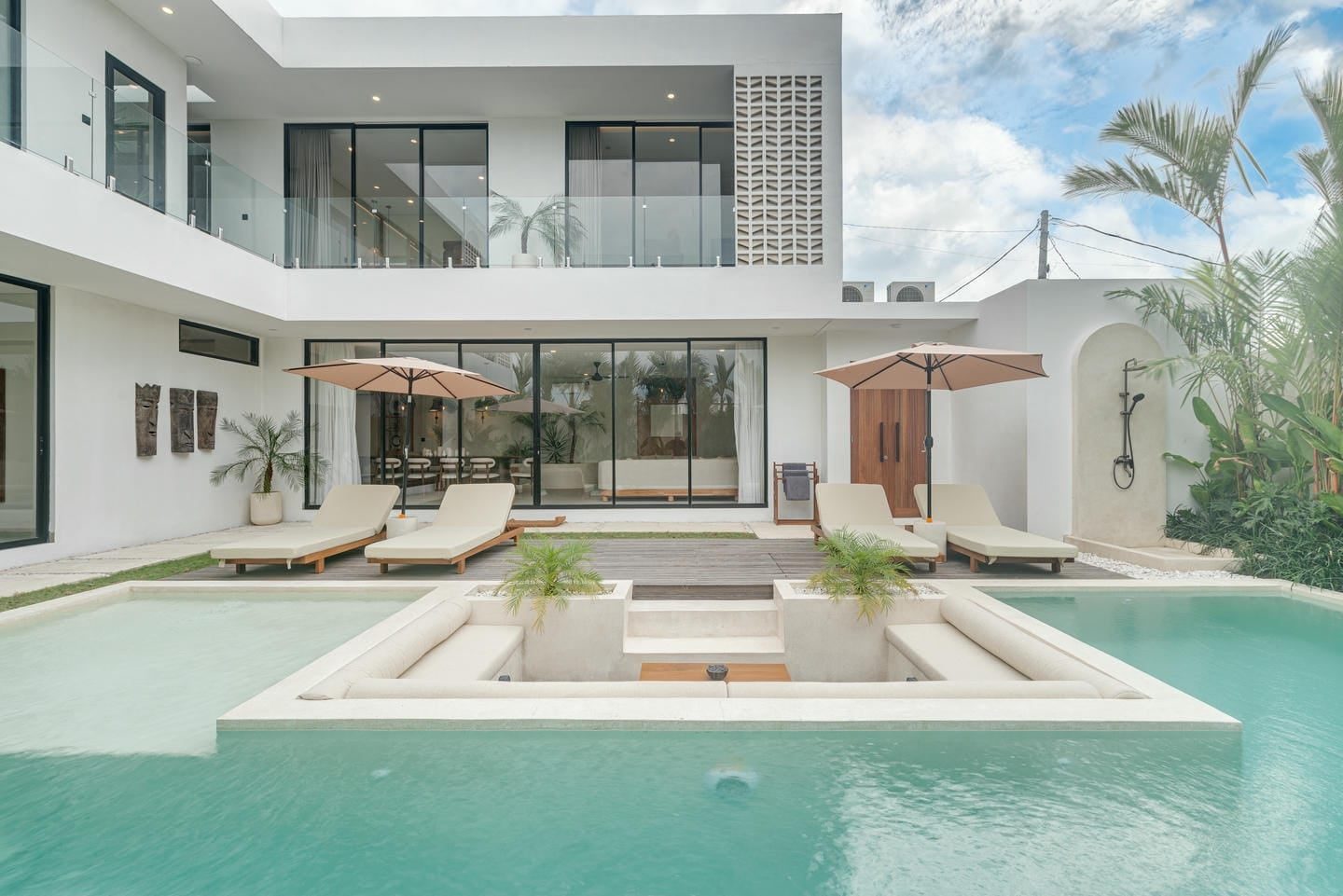 5-bedroom leasehold villa in Pererenan — photo 1 of 5