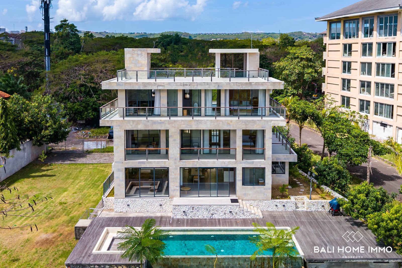 4-bedroom freehold villa in Uluwatu — photo 1 of 5