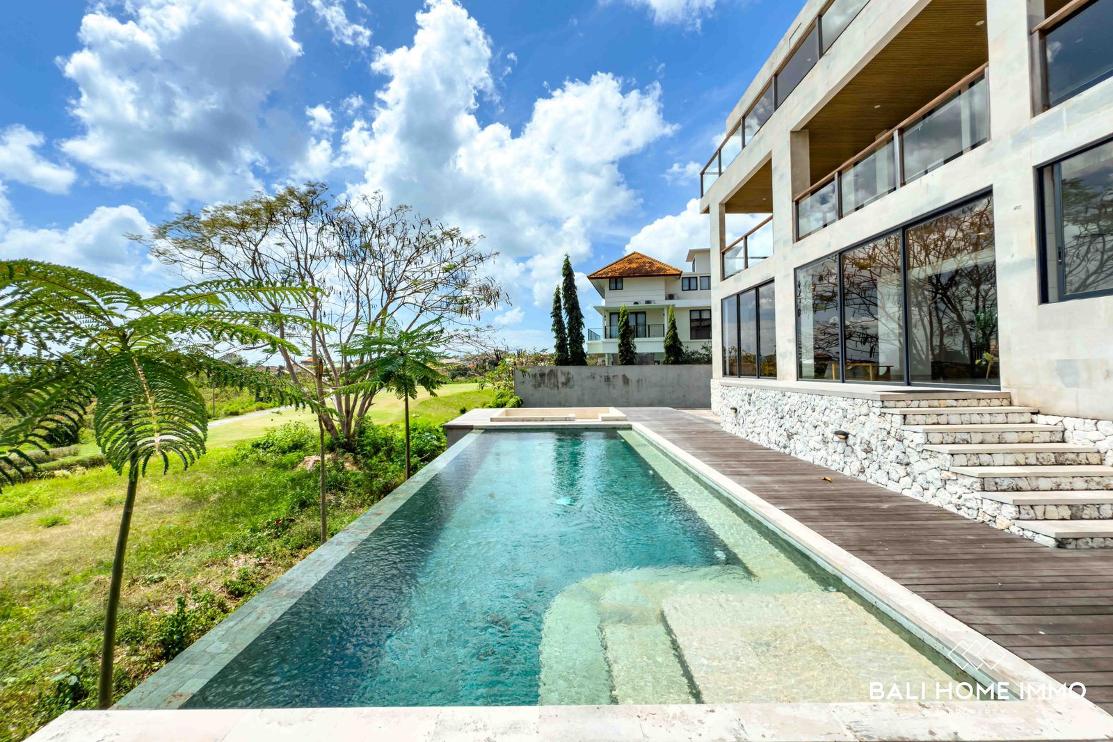 4-bedroom freehold villa in Uluwatu — photo 3 of 5