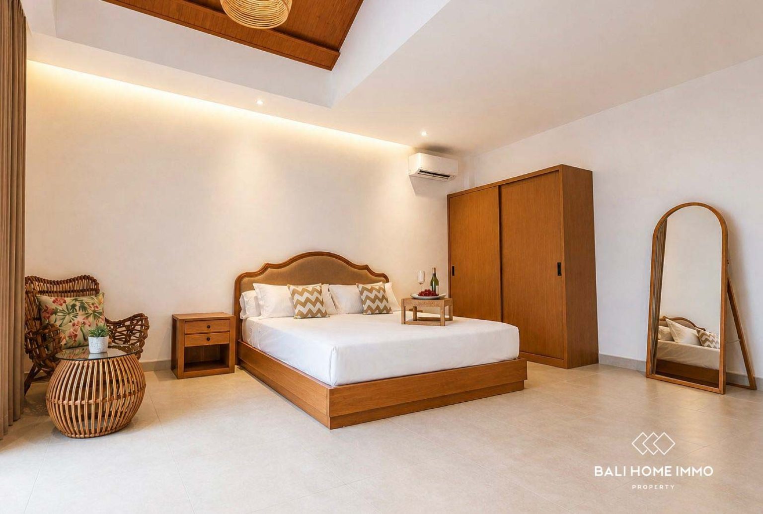 4-bedroom freehold villa in Seminyak — photo 4 of 5