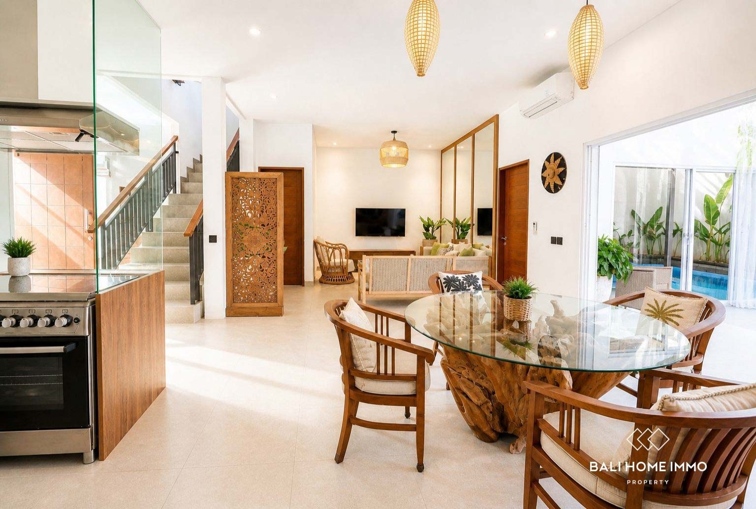 3-bedroom freehold villa in Seminyak — photo 1 of 5