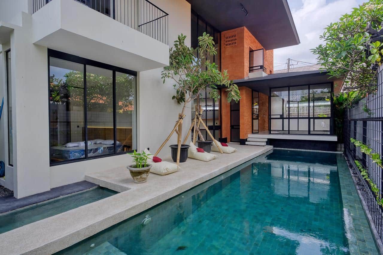 Modern 4 bedrooms villa in Central Kerobokan