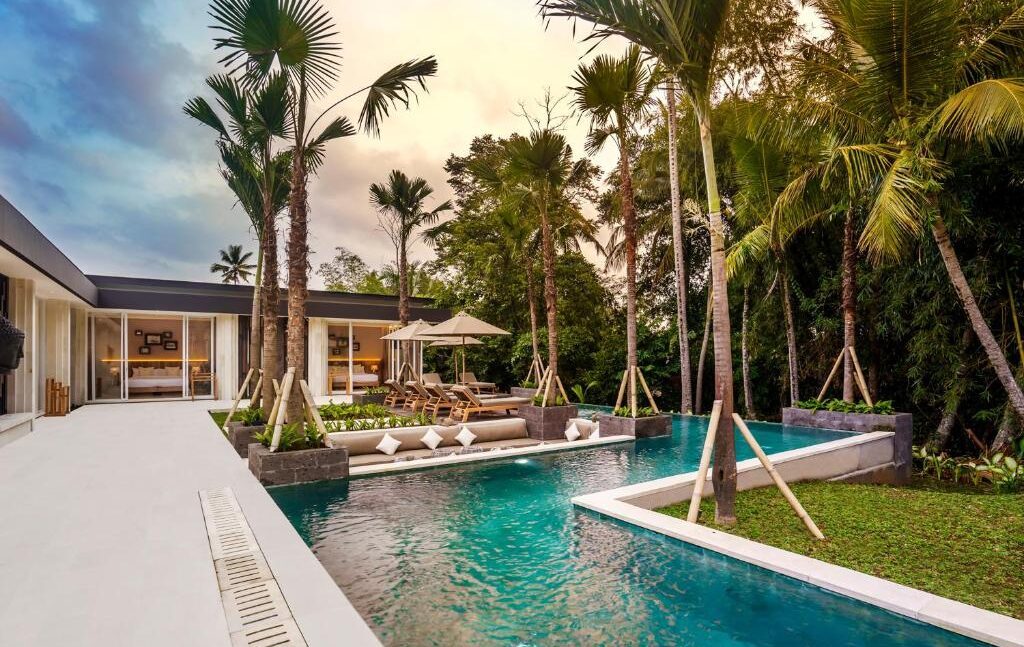 Stunning 6-Bedroom Luxury Villa in Ubud