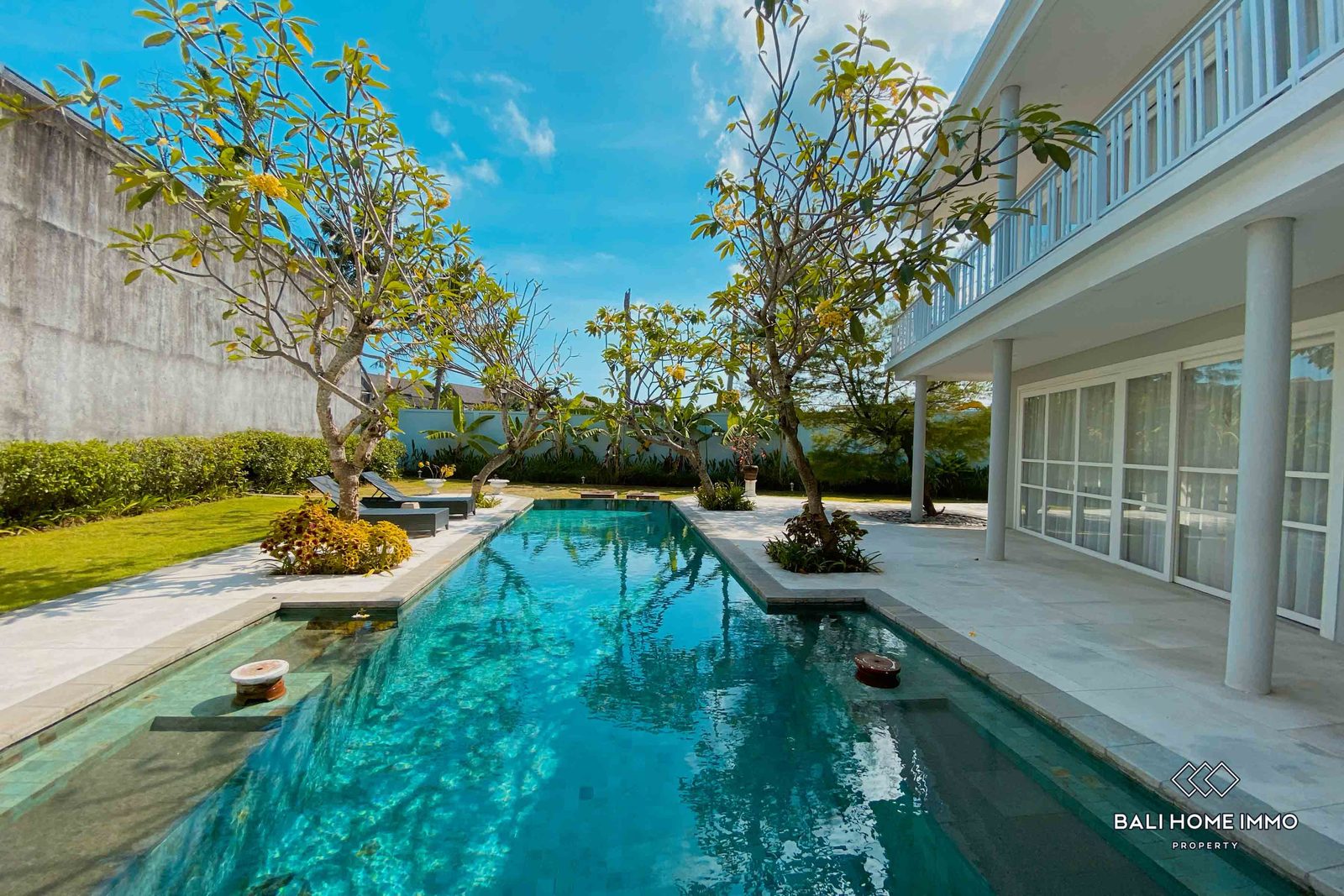 4-bedroom freehold villa in Canggu — photo 1 of 5