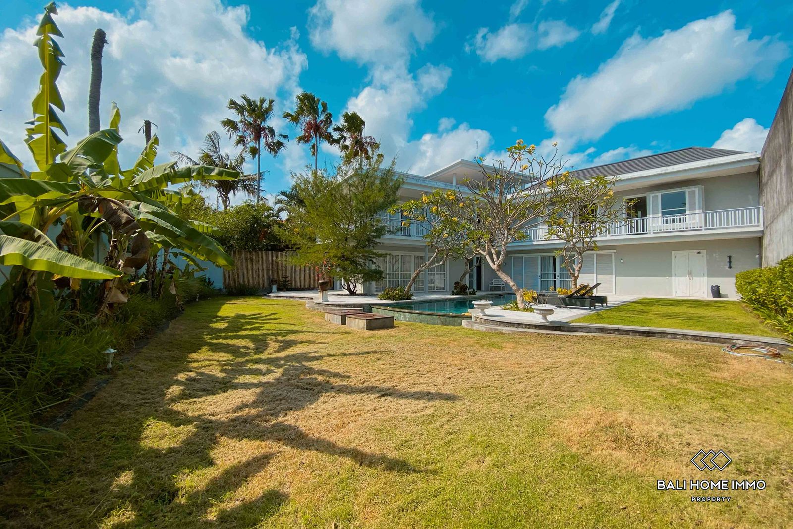 4-bedroom freehold villa in Canggu — photo 2 of 5