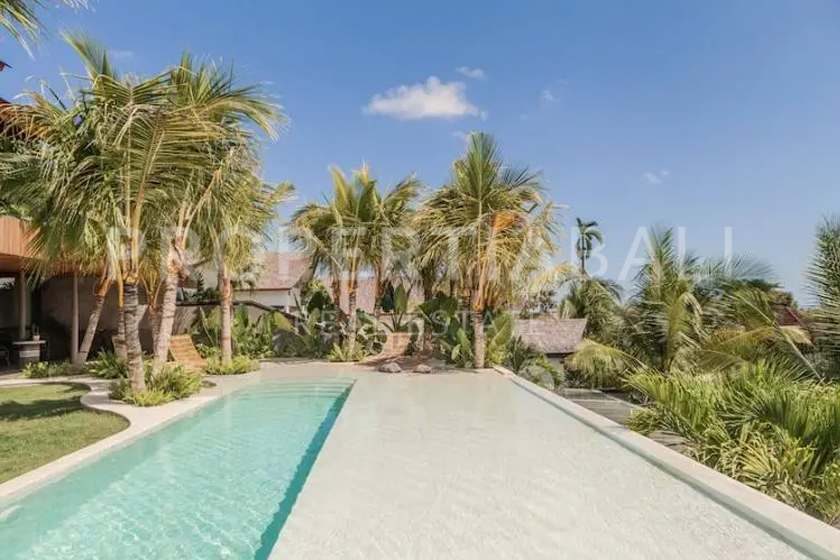 8-bedroom leasehold villa in Canggu — photo 2 of 5