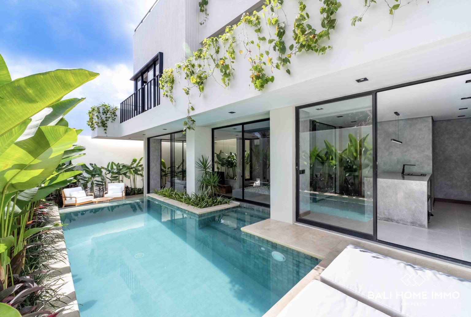 Beautiful 2 Bedrooms Villa for Sale Leasehold in Uluwatu Near Balangan Beach - Rf6576