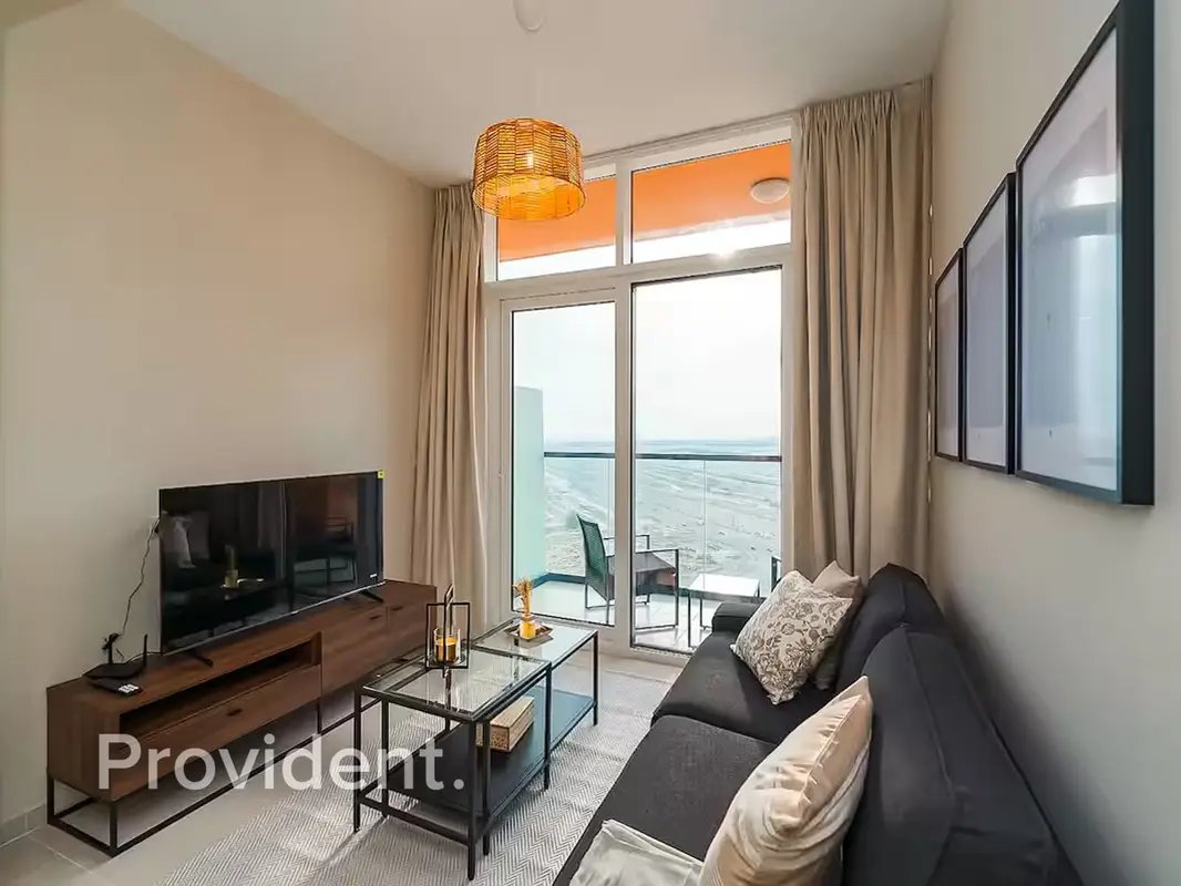 1-bedroom freehold apartment in DAMAC Hills — photo 3 of 5