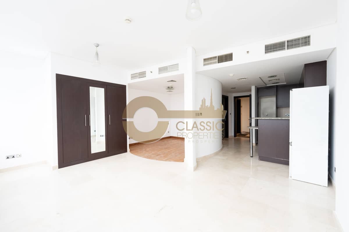 studio freehold apartment in DIFC — photo 1 of 5
