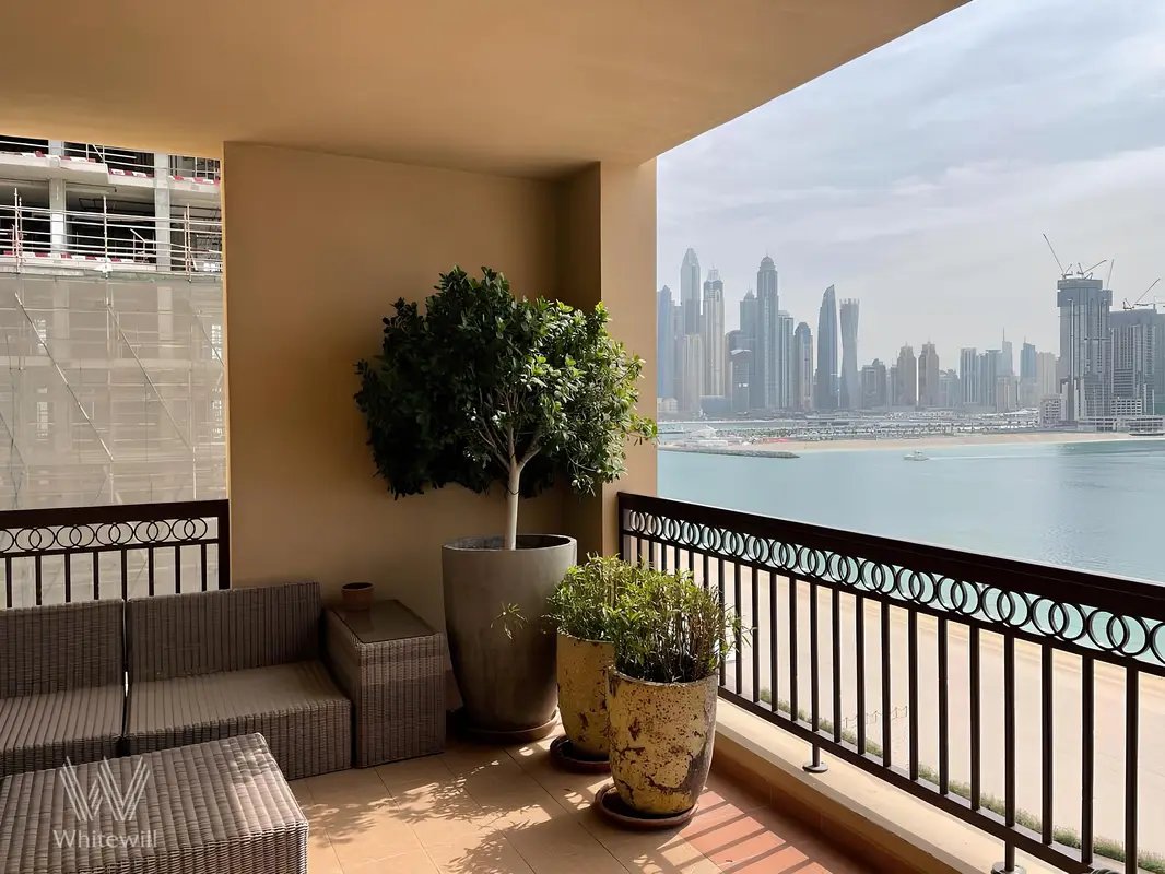 4-bedroom freehold apartment in Palm Jumeirah — photo 1 of 5