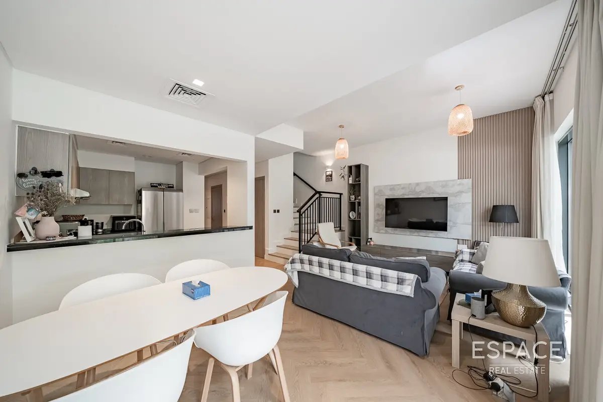 4-bedroom freehold villa in DAMAC Hills — photo 3 of 5