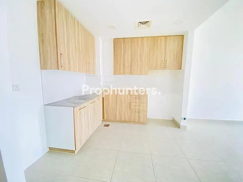 2-bedroom freehold apartment in Town Square — photo 3 of 5