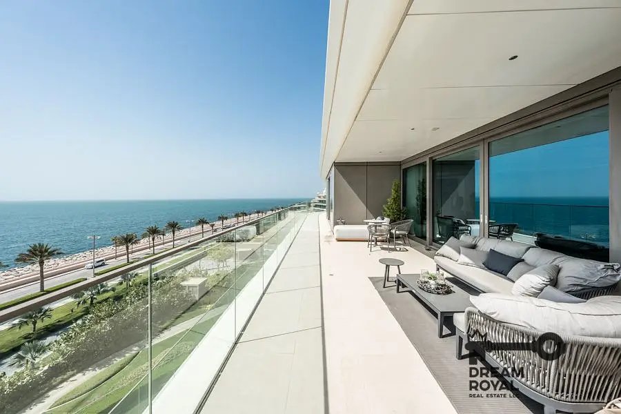 4-bedroom freehold apartment in Palm Jumeirah — photo 1 of 5